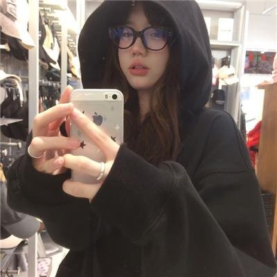 生为女人 海报
